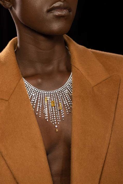 fendi tørklæde|Fendi jewellery.